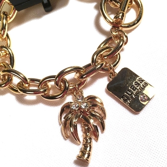 𝅺3/$29! GUESS Gold Charm Bracelet Palm Tree - Picture 4 of 7